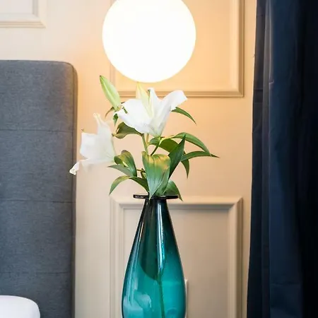 Eclectic Luxury 2bdr In Sofia's Heart *