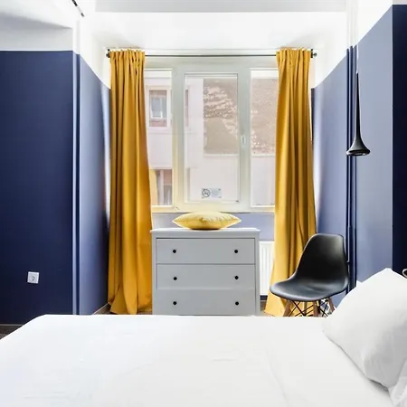 Eclectic Luxury 2bdr In Sofia's Heart *